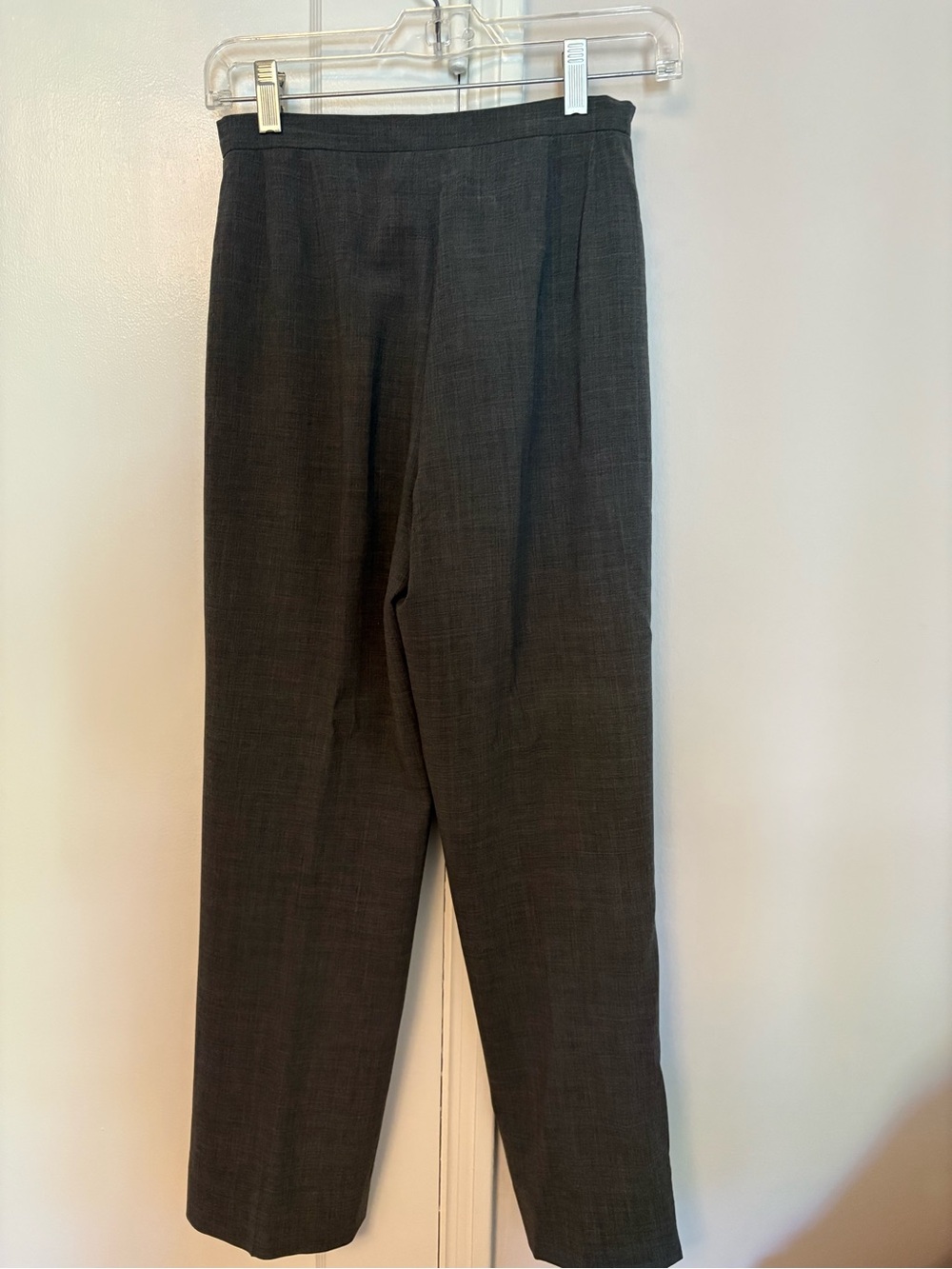 Emanuel Ungaro Woman pant suit. 2/36 Petite. Fully lined. 93% wool; 7% elastic
